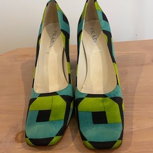 Prada green/black checker heels 👠